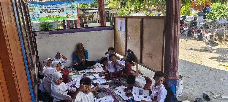 Demi Sekolah Lebih Layak, Siswa SD Jetak Kunduran Rela KBM Sementara di Rumah Warga
